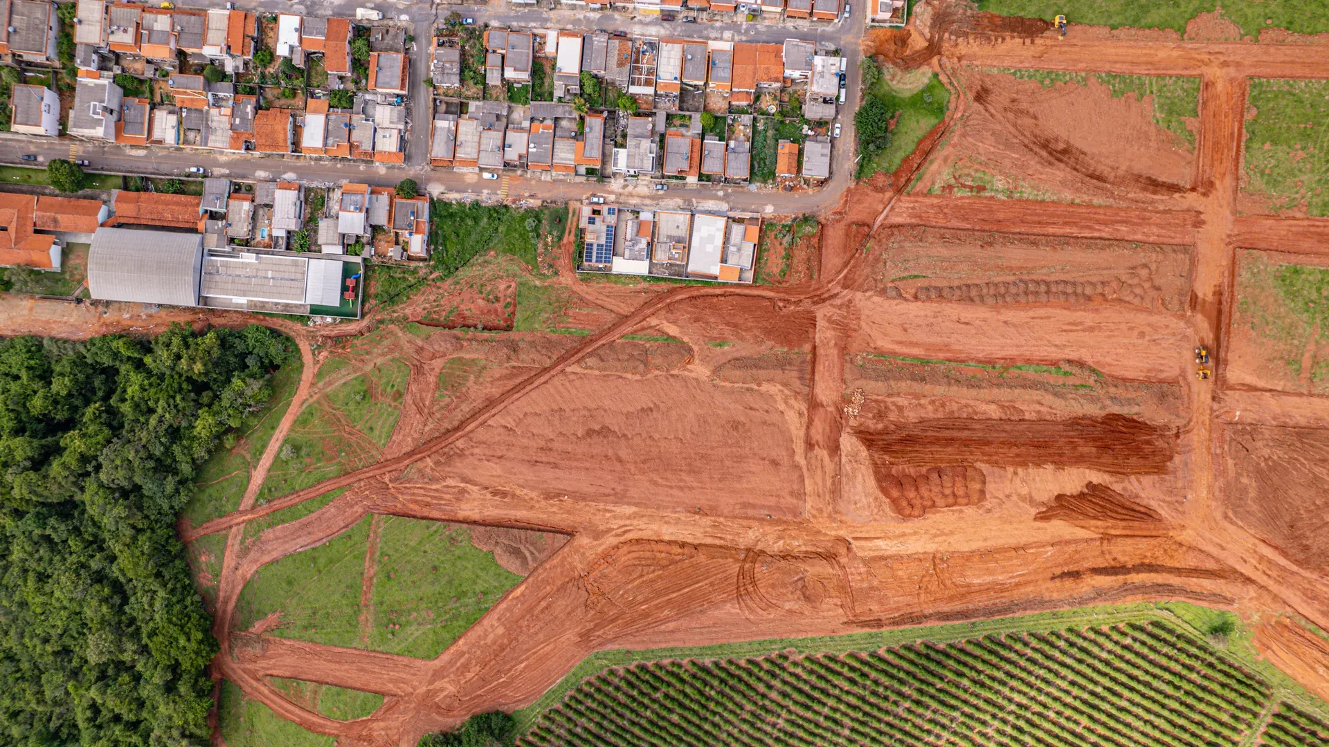 Aérea aproximada do Ouro Verde com os lotes e as vias do loteamento em execução